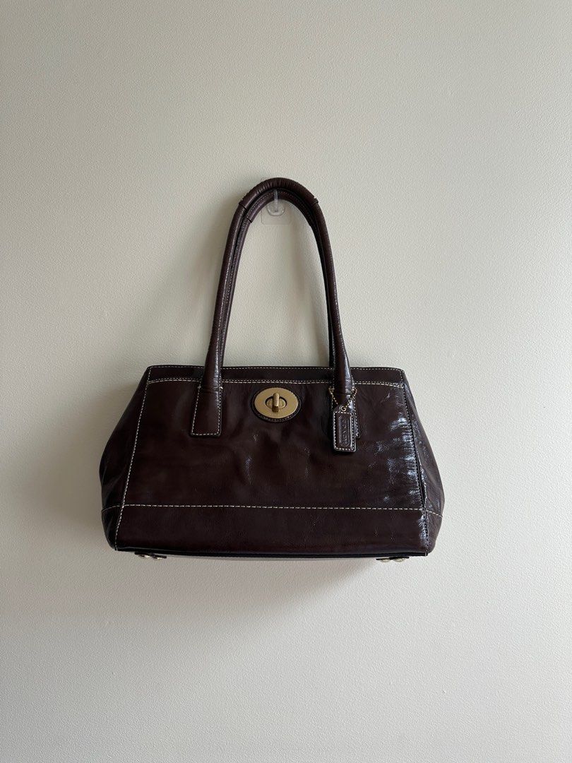 Brown Coach Leather Bag (Category: Shoulder Bags) located in Makati City. Submitted by ribsclutter (Listing ID 1374203787, Image 2). Description: Authentic Coach Brown Leather Bag Sourced from Japan 🇯🇵 No issues / have signs of use 📍Makati City MOP: Gcash upon handing over to rider MOD: J&T / Lalamove / Same day delivery .