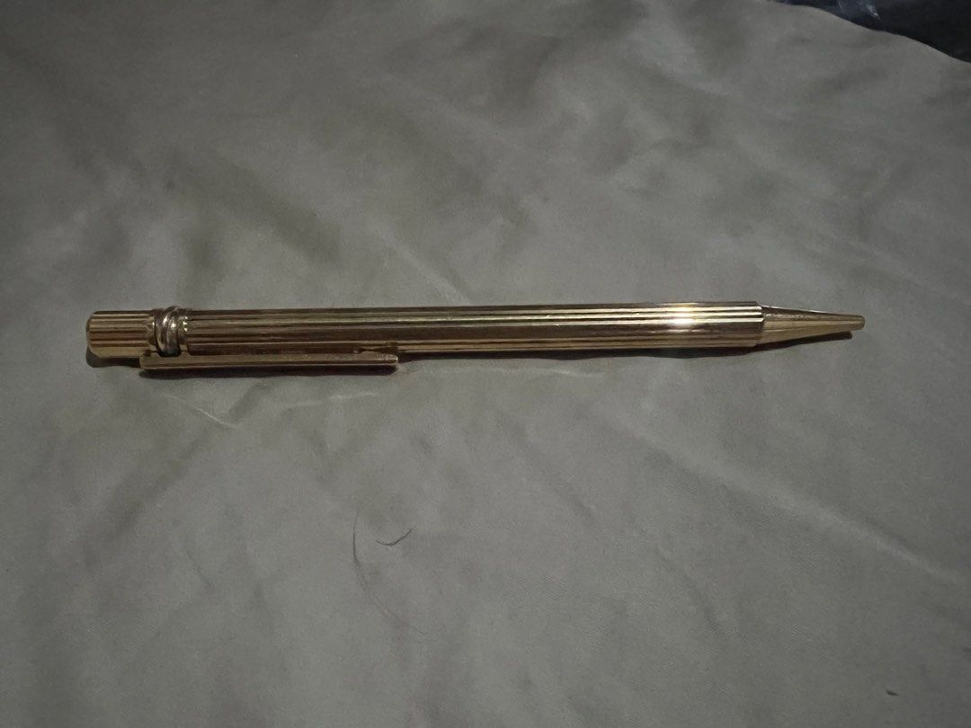 Cartier ballpen (Category: Luxury Accessories) located in Malabon City. Submitted by 168raymond (Listing ID 1374249578, Image 1). Description: Cartier gold ballpen Original No refill Available hangat naka post.