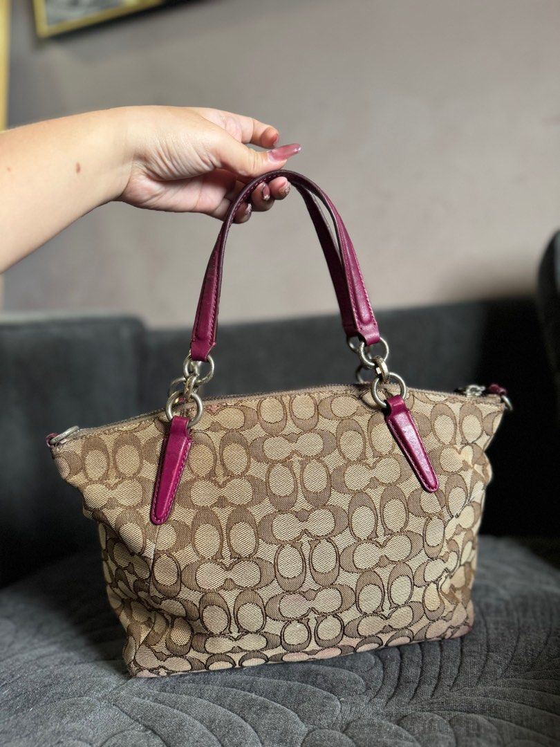 COACH KELSEY SMALL (Category: Luxury Bags & Wallets) located in Makati City. Submitted by bell307 (Listing ID 1374221916, Image 2). Description: Check photos po .
