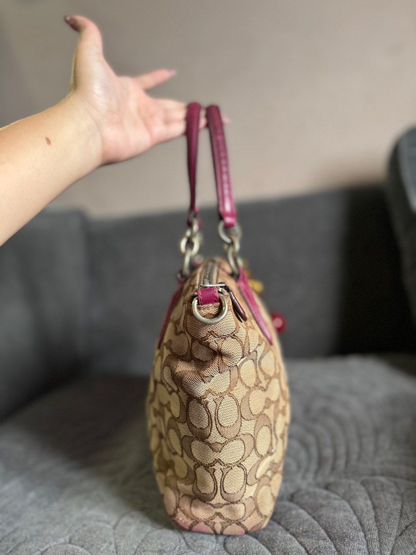 COACH KELSEY SMALL (Category: Luxury Bags & Wallets) located in Makati City. Submitted by bell307 (Listing ID 1374221916, Image 3). Description: Check photos po .