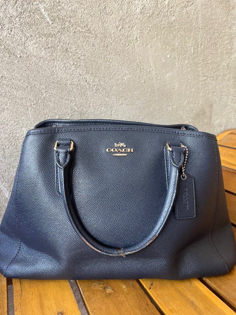 Coach Margot Caryall (Category: Luxury Bags & Wallets) located in Buenavista. Submitted by charrieana23537 (Listing ID 1374293829, Image 1). Description: Missing Sling **open for negotiation **.