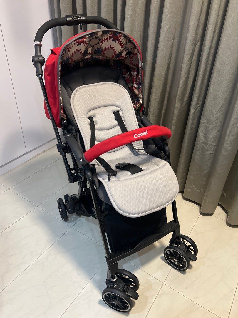 Combi stroller (Category: Strollers) located in Singapore. Submitted by mos.e (Listing ID 1374265729, Image 1). Description: .