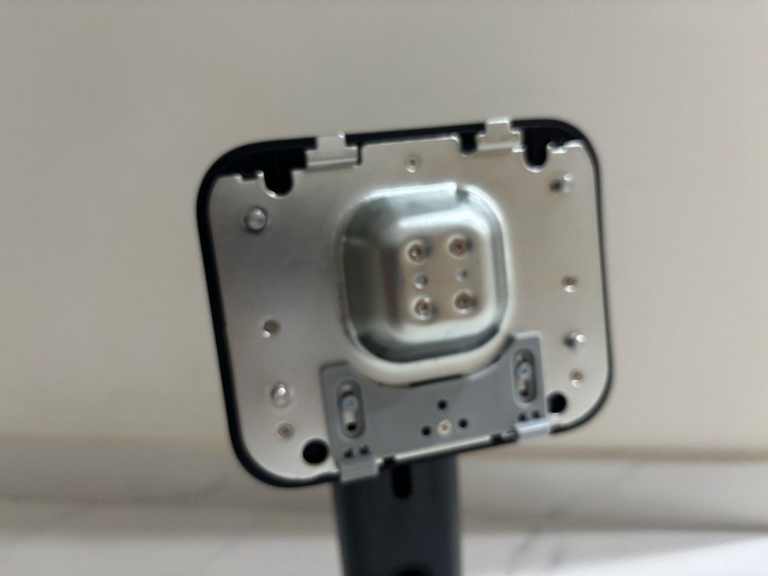 Computer monitor stand, but sure which model (Category: Other Accessories) located in Singapore. Submitted by jodiestrawberry (Listing ID 1374264350, Image 3). Description: .
