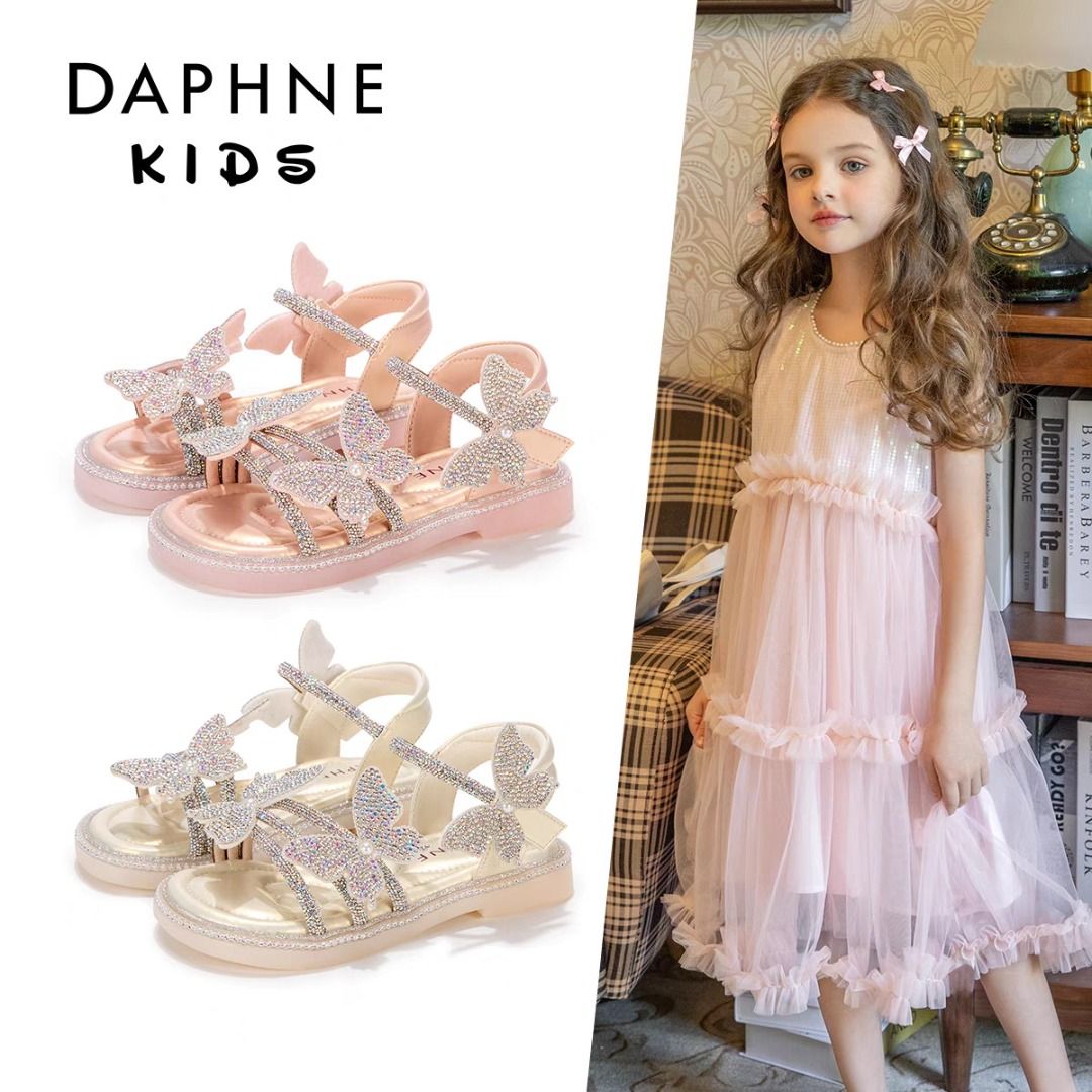 由 bonmay (刊登 ID 1374297228，圖片 1) 提交，位於 台南市 (Tainan) 的 Daphne/達芙妮專櫃正品2025夏季新款童鞋 經典舒適軟底女童涼鞋小女孩優雅水晶公主鞋 全新清倉特價 挑戰最低價 (類別：嬰兒及兒童流行時尚)，說明：賣得很好賣得很快~~ 隨時可能斷貨!來不及更新 下標前請先詢問庫存,謝謝!! 賣場內賣的都是專櫃正品全新的商品 以原價約2-3折左右出清 代購的利潤非常低 對鞋子尺寸有任何問題 請事先與我溝通清楚 鞋子實在沒利潤空間因為尺寸問題做退換 正品鞋盒可能會因庫存或寄送過程產生擠壓變形 也請買家多多包涵 出貨前一定嚴格檢查鞋子 如客人有發現瑕疵問題絕對是無條件做退換 我以最誠摯的心服務客人 也期望客人們看清楚商品想清楚再下標 需要更詳細資料,歡迎盡情提問,不用客氣,等您喔~ 品牌名稱：Daphne/達芙妮 產品參數: 品牌 Daphne/達芙妮 風格 公主 流行元素 水鑽 尺碼 29碼 35碼 27碼 32碼 28碼 33碼 30碼 31