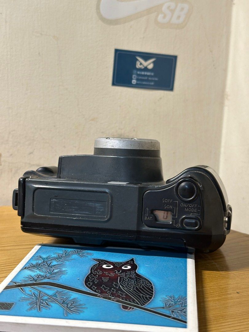 由 camerastall.ho (刊登 ID 1374309965，圖片 3) 提交，位於 高雄市 (Kaohsiung) 的 柯尼卡現場監督DD 超便宜 (類別：相機)，說明：成像表現一樣非常優秀的監督DD 按鍵完整 沒有裂痕通病 非常讚 特價出清—天光鏡刮痕/機背左下小缺角 不影響使用 成像有問題無條件退換貨 這台CP值超高 超適合初學者或不想花大錢玩底片者 喜歡趕快帶走～ 有雙焦段、日期機背（年份最多到19年） 商品編號*17。