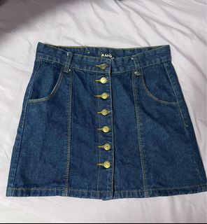 (Category: ) located in . Submitted by vintage.curation (Listing ID 1374285982, Image 1). Description: .