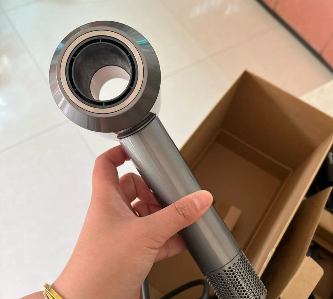 Dyson hair dryer (Category: Hair) located in Marikina City. Submitted by wawiktsoum98573 (Listing ID 1374199867, Image 2). Description: .