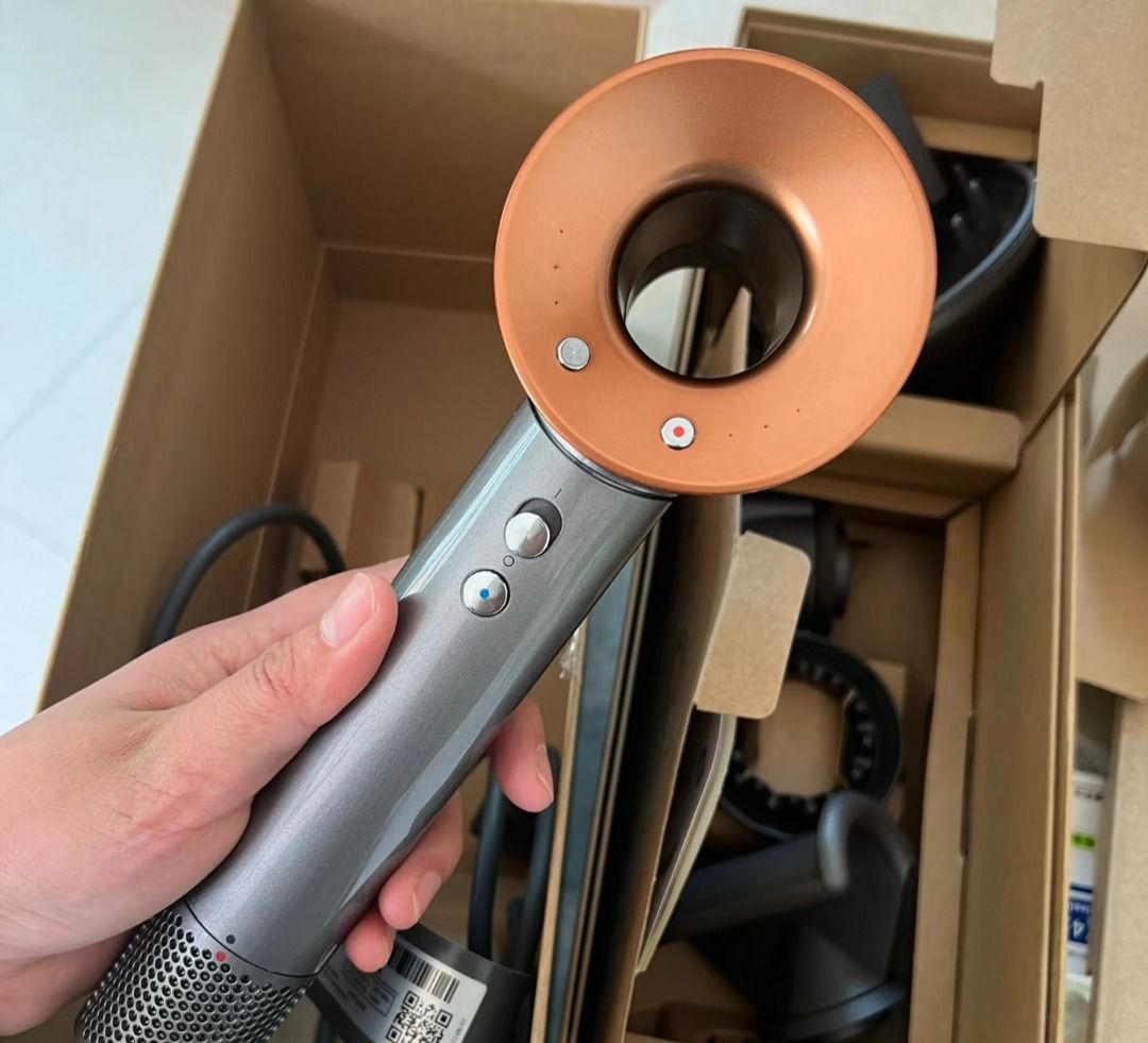 Dyson hair dryer (Category: Hair) located in Marikina City. Submitted by wawiktsoum98573 (Listing ID 1374199867, Image 1). Description: .