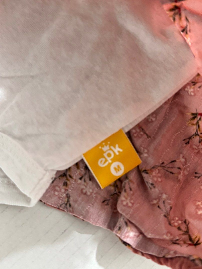 由 s2youuuuuuu (刊登 ID 1374285940，圖片 2) 提交，位於 桃園市 (Taoyuan) 的 EPK M號 6-9M 粉橘小碎花吊帶背心裙假兩件拼接網眼包屁衣 (類別：嬰兒及兒童流行時尚)，說明：。