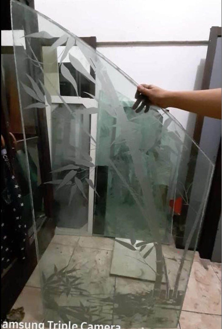 Etched glass 2 pcs (Category: Office Furniture & Fixtures) located in Manila. Submitted by purplemodel (Listing ID 1374167060, Image 1). Description: Php 1,750 Price for 2 pcs (1 pair) Partner - Left and right Used in good condition Pick up San Andres, Manila Thank you.