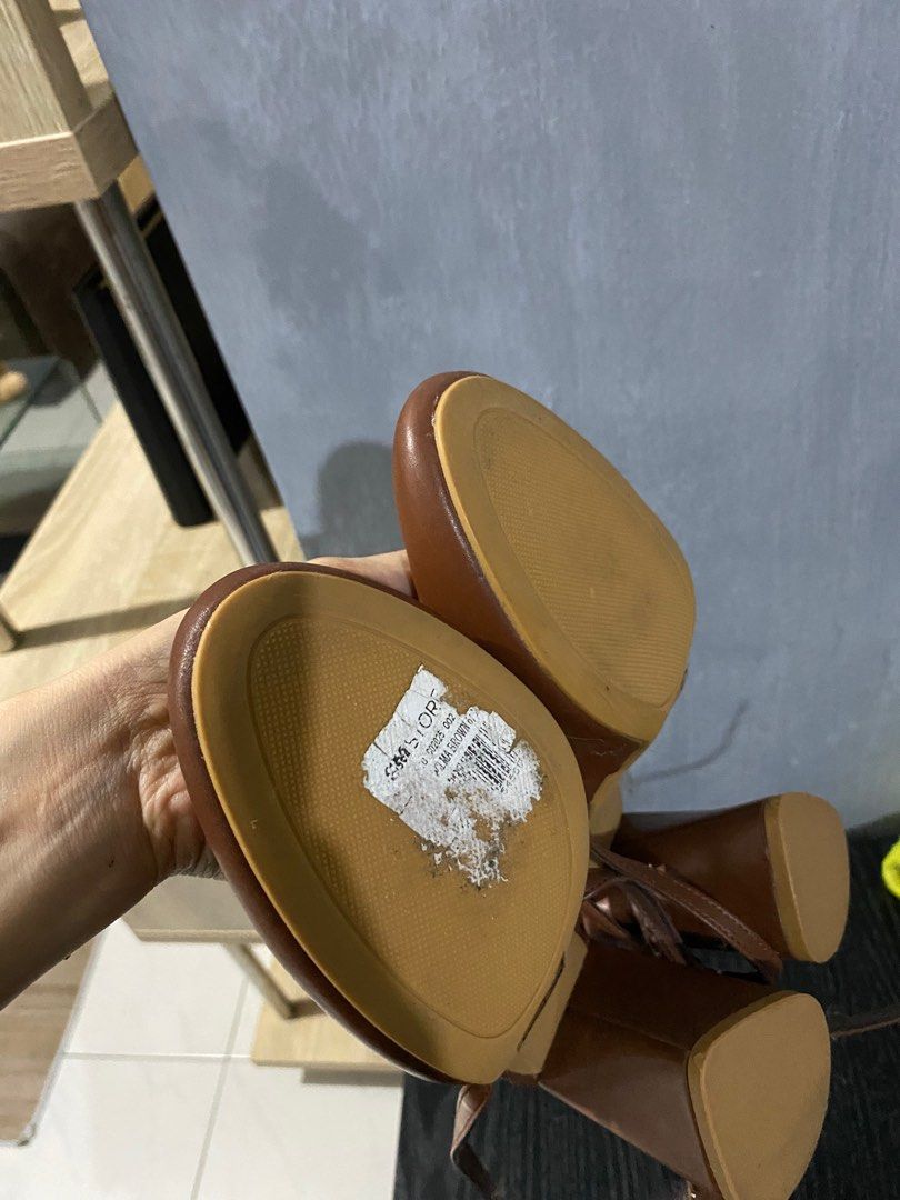 Fioni (Category: Heels) located in Angeles City. Submitted by roimom (Listing ID 1374313947, Image 3). Description: Never used na stock lang .