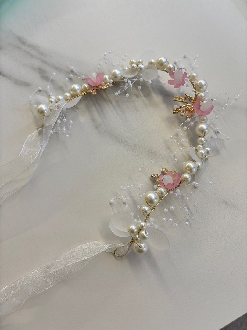Flower girl hair accessories (Category: Babies & Kids Fashion) located in Singapore. Submitted by genie.in.the.bottle (Listing ID 1374209463, Image 3). Description: Used it once only. No tears and everything still intact. Suitable for flower girls and wedding attending little girls I have 2. 1 for $5 2 for $8 .