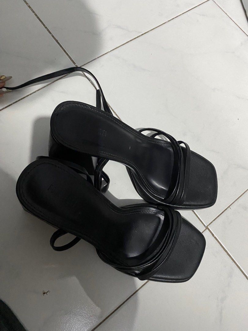 Forever 21 (Category: Heels) located in Angeles City. Submitted by roimom (Listing ID 1374313996, Image 1). Description: Never used na stock lang.