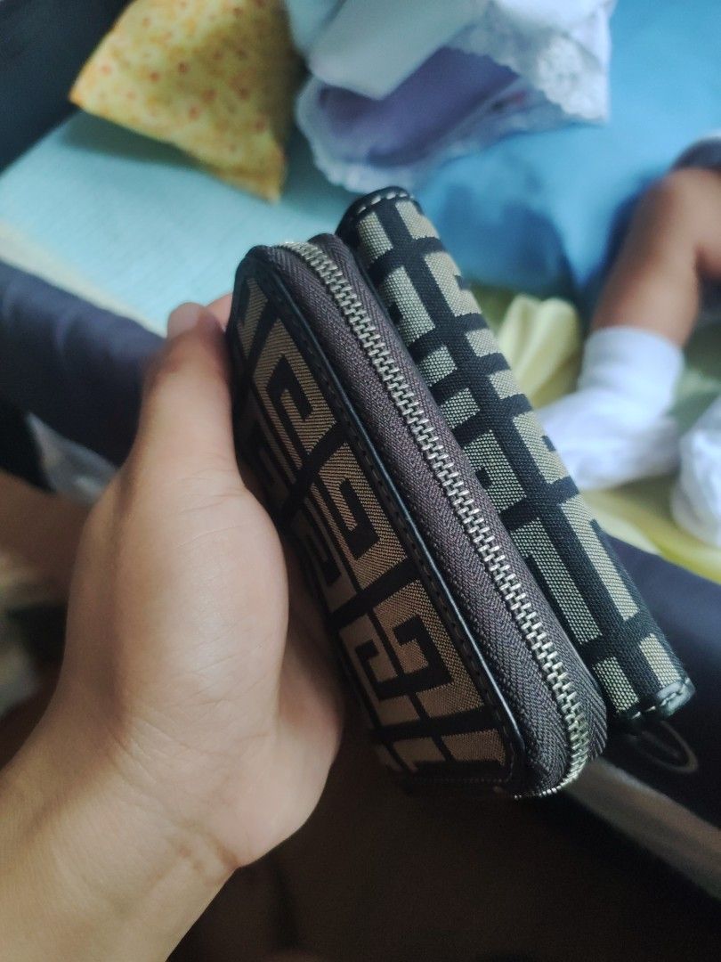 Givenchy small wallet (Category: Luxury Bags & Wallets) located in Zamboanga. Submitted by Clairey03 (Listing ID 1374156792, Image 2). Description: NGA.