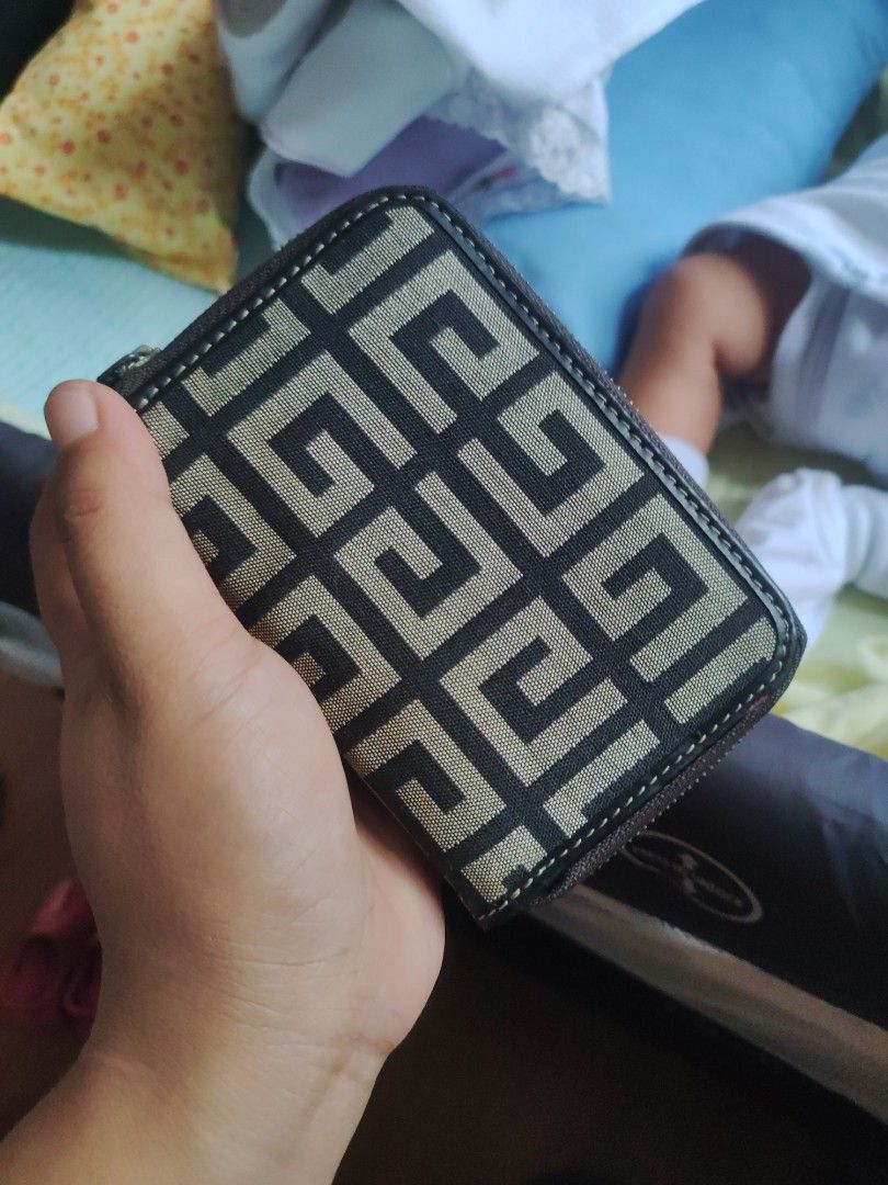 Givenchy small wallet (Category: Luxury Bags & Wallets) located in Zamboanga. Submitted by Clairey03 (Listing ID 1374156792, Image 3). Description: NGA.