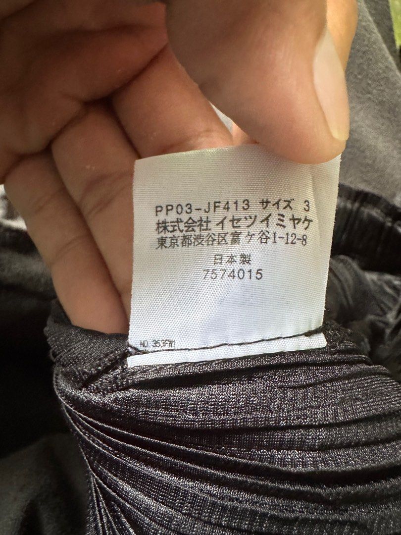 Issey Miyake Pleats Please Trouser Pants (Category: Luxury Apparel) located in Calbayog City. Submitted by phantomthiftstore (Listing ID 1374152934, Image 3). Description: Highlights: -Black -Plisśe Effect -Size 3 Very excellent Condition Most likely new condition.