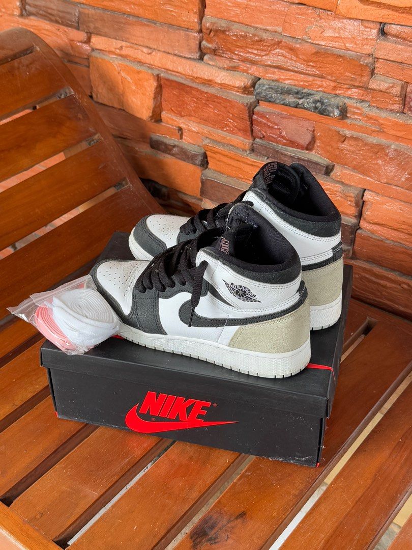 J1 High Bleached Coral (Category: Sneakers) located in Peñablanca. Submitted by z.declutterz (Listing ID 1374194977, Image 2). Description: J1 High - Bleached Coral or “Stage Haze” Size 4.5Y (6W) - it has a cracked leather detail - still has the (unused) extra laces that come with it rfs: not into sneakers anymore + need funds STILL NEGOTIABLE .