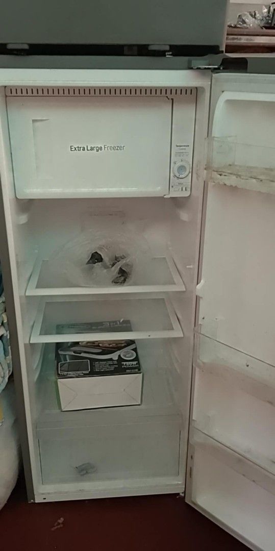 LG Ref Inverter (Category: Refrigerators and Freezers) located in Bacoor. Submitted by warmfish_2615f0 (Listing ID 1374166728, Image 3). Description: LG Ref inverter. Model is indicated sa picture. Free power up and freezing test before kunin. Cavite Area Issue: No Power. Kayo na lang po magpagawa. Can negotiate if sure buyer..