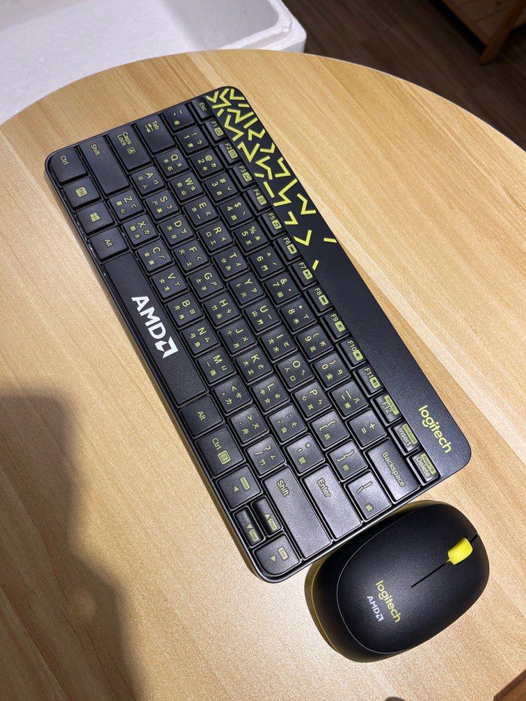 由 hotsaleforyou (刊登 ID 1374150229，圖片 1) 提交，位於 新北市 (New Taipei) 的 Logo無線滑鼠鍵盤組 (類別：電腦滑鼠及相關產品)，說明：網路全新價$749 請拆開試用確認沒有問題 包裝盒已回收掉了 付電池。