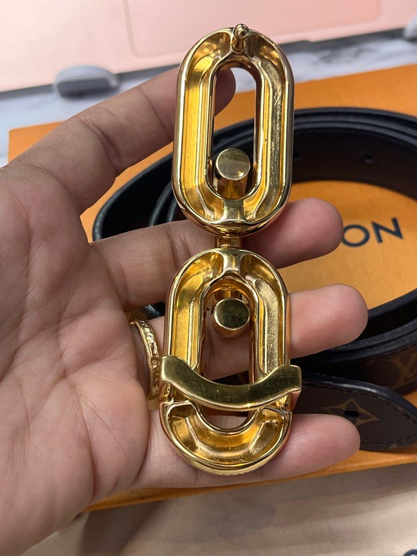 LOUIS VUITTON Edge Black/Monogram Reversible Belt (Category: Luxury Accessories) located in Taguig. Submitted by mhalet.902 (Listing ID 1374202693, Image 3). Description: Gender: Ladies’ Material: Calfskin leather and coated canvas Stamp: BC1203 / M0691 Year: 2023 Measurements: 80/32 (Louis Vuitton size) - 38.5” / 98cm (full length) - 30.75” / 78cm (tight fitting) Width: 1” / 2.5cm Hardware: Gold tone Inclusions: Original box and original dust ba