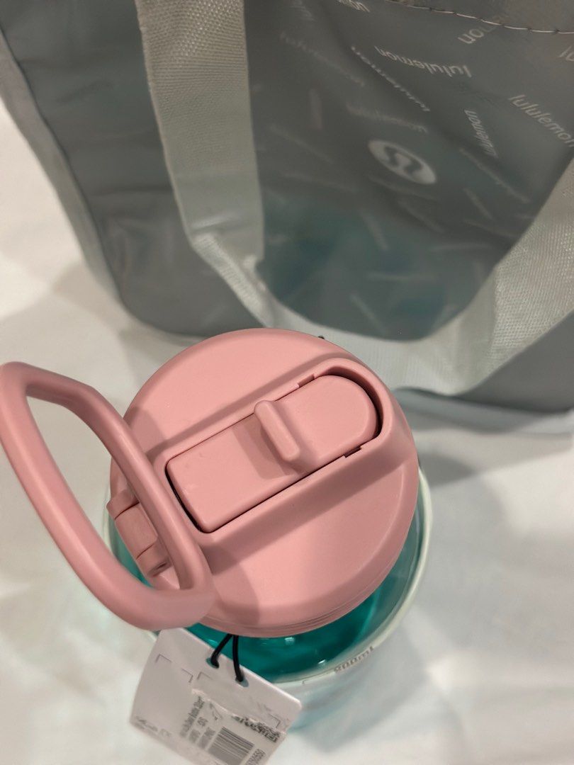 Lululemon Back to life Clear bottle 32oz (Category: Water Bottles & Tumblers) located in Makati City. Submitted by miamartinez1 (Listing ID 1374169751, Image 3). Description: For sale With lululemon paperbag Brand new From lululemon LA .