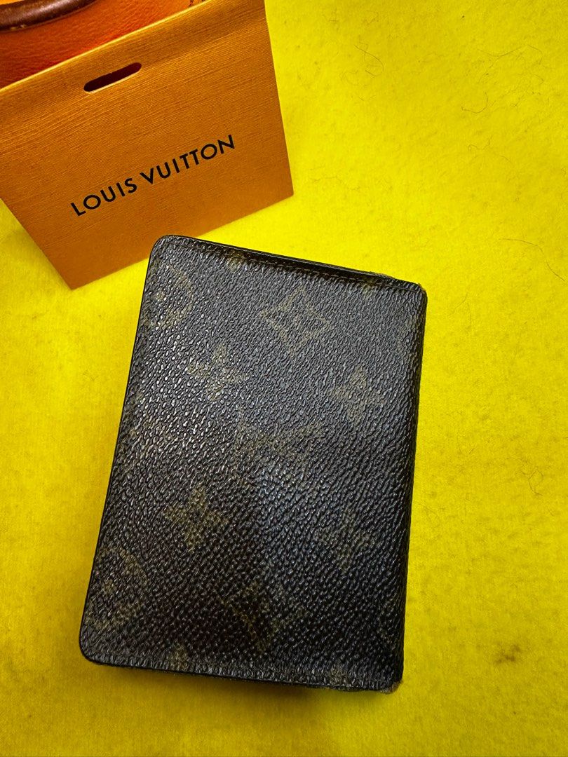 LV card case (Category: Luxury Bags & Wallets) located in Antipolo. Submitted by ambercs (Listing ID 1374183110, Image 2). Description: auth lv card case used with signs of usage need restoration nut minimal lang exterior canvass is in good condition interior part need to restore lang ( minimal) .