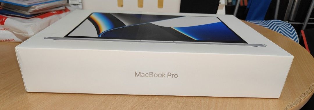 MacBook Pro packing box (Category: Laptops & Notebooks) located in Singapore. Submitted by cinderalla. (Listing ID 1374246190, Image 3). Description: .