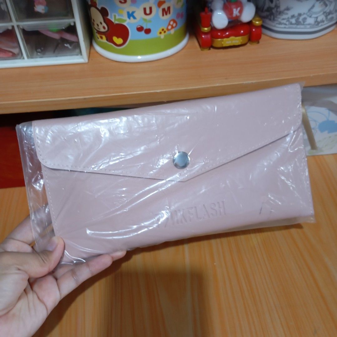 Makeup brushes tools and bag pink flash set (Category: Makeup) located in Quezon City. Submitted by an.marie (Listing ID 1374213528, Image 2). Description: Brandnew sealed #1 dual ended eyebrow brush #2 dual ended eyeshadow brush #3 eyeshadow/nose shadow brush #4 sector highlight brush #5 blush brush #6 angle shading brush #7 powder brush #8 bag.