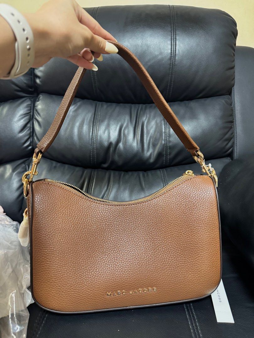 ❗️SOLD ❗️Marc Jacobs Drifter (L) (Category: Luxury Bags & Wallets) located in Cavite. Submitted by ashhiiiii (Listing ID 1374238455, Image 1). Description: Authentic Never used, just bought last week! With sling strap Dm me your offers Rfs: Change of heart (too big for my liking pala) hehe .