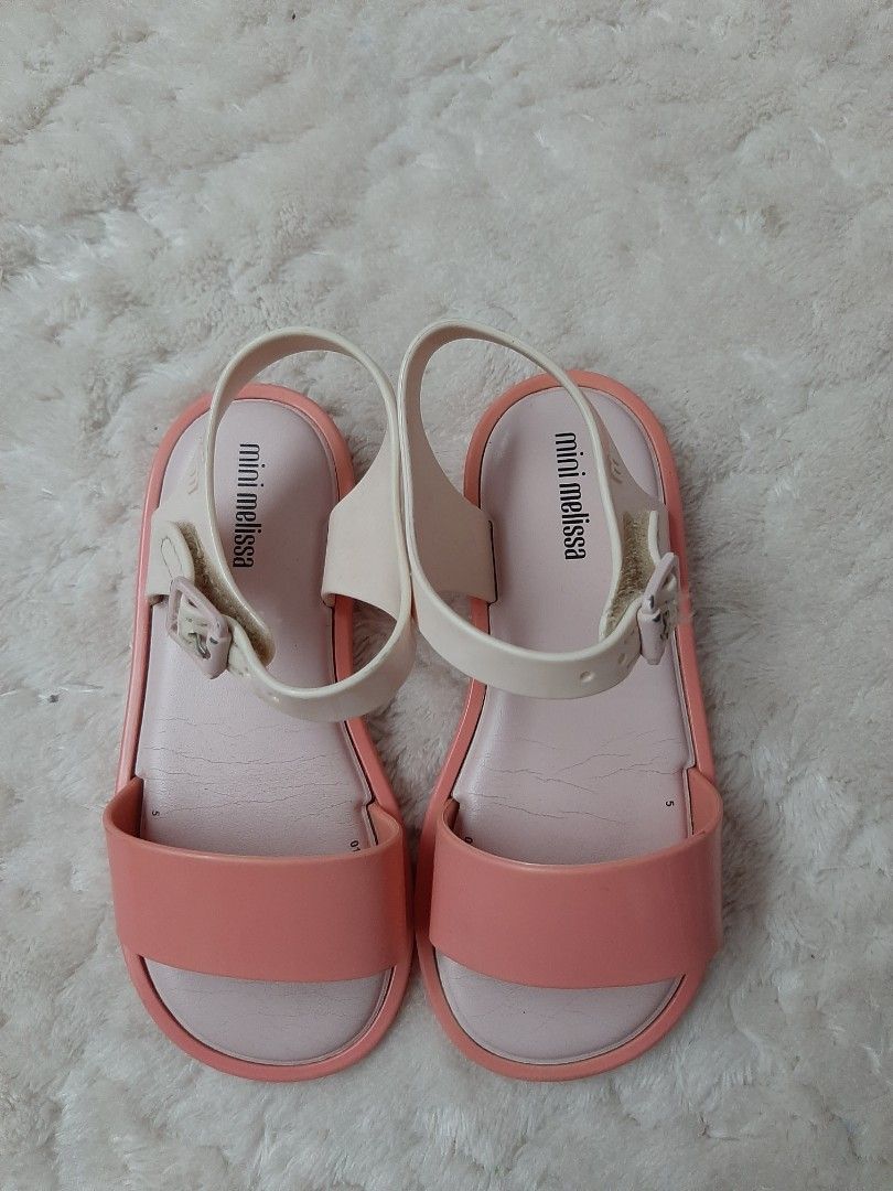 Mini melissa s10 (Category: Babies & Kids Fashion) located in Cabanatuan. Submitted by decluttercab (Listing ID 1374318846, Image 1). Description: .