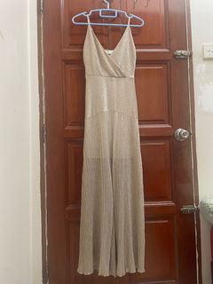 (Category: ) located in . Submitted by ccclearwardrobe (Listing ID 1374300241, Image 1). Description: .