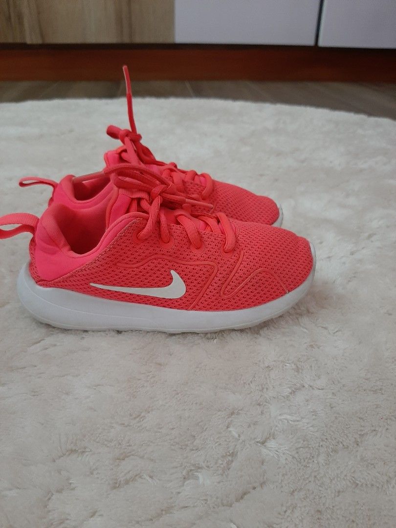 Nike 12c (Category: Babies & Kids Fashion) located in Cabanatuan. Submitted by decluttercab (Listing ID 1374319382, Image 3). Description: with flaws. see last 2pics.