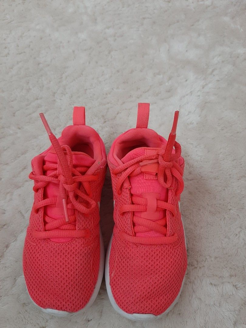Nike 12c (Category: Babies & Kids Fashion) located in Cabanatuan. Submitted by decluttercab (Listing ID 1374319382, Image 2). Description: with flaws. see last 2pics.