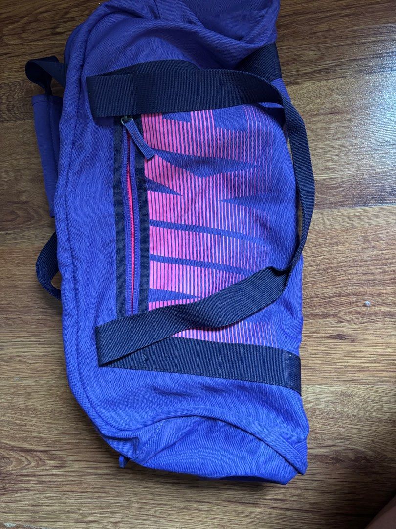 Nike GYm Bag (Category: Shoulder Bags) located in Cavite. Submitted by mojacky (Listing ID 1374166724, Image 3). Description: -color purple -gym/overnight bag -original.