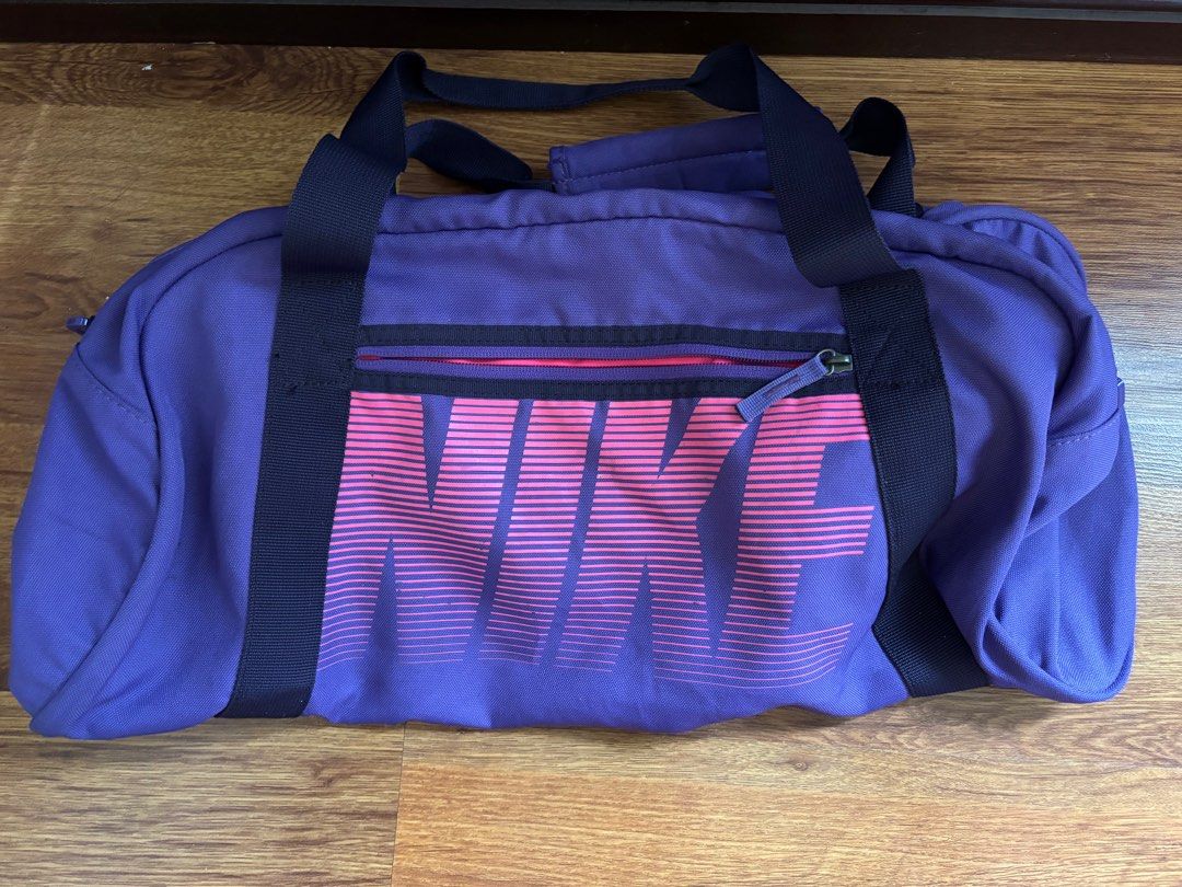Nike GYm Bag (Category: Shoulder Bags) located in Cavite. Submitted by mojacky (Listing ID 1374166724, Image 1). Description: -color purple -gym/overnight bag -original.
