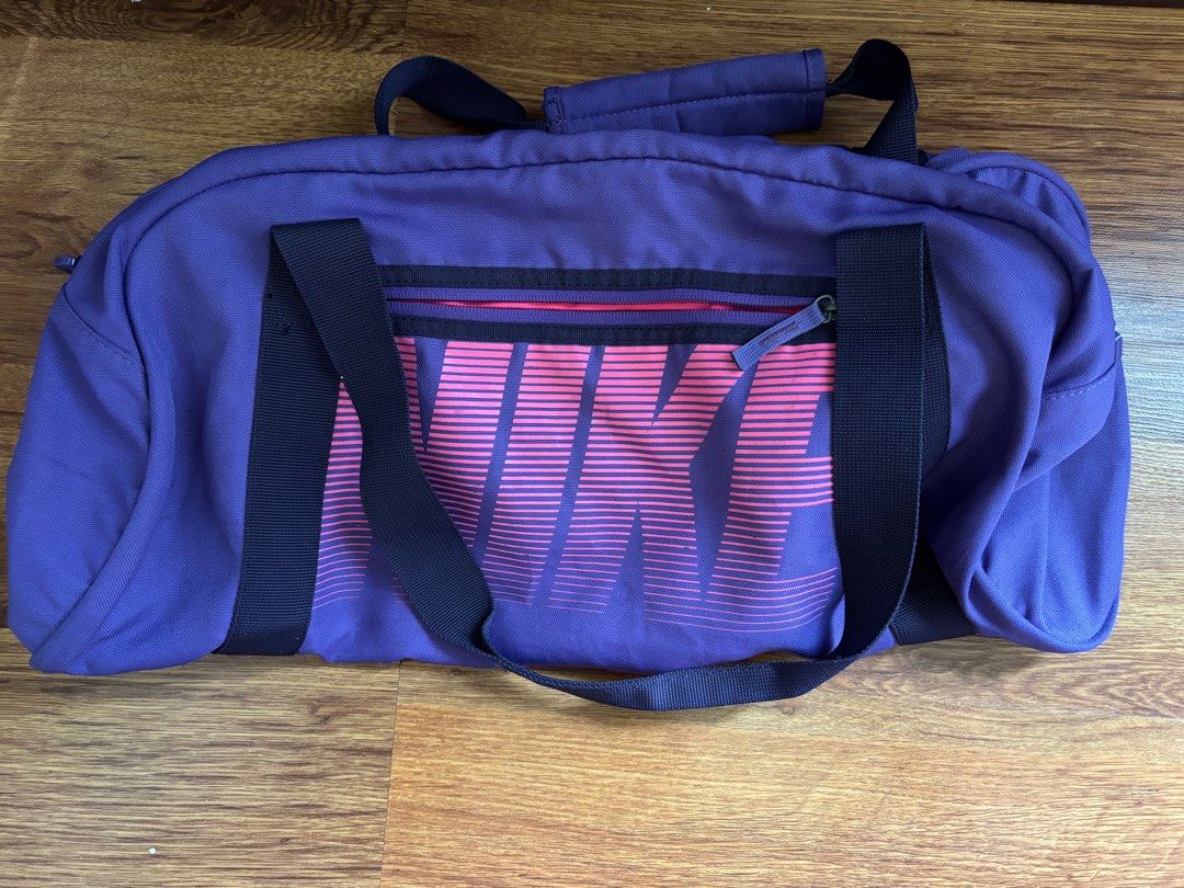 Nike GYm Bag (Category: Shoulder Bags) located in Cavite. Submitted by mojacky (Listing ID 1374166724, Image 2). Description: -color purple -gym/overnight bag -original.