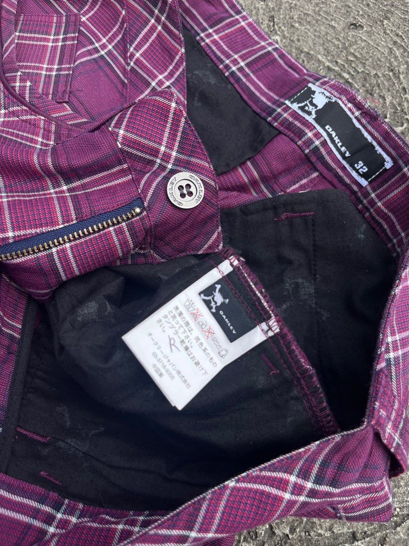OAKLEY SKULL PANTS (Category: Jeans) located in Paranaque City. Submitted by commonfind.ph (Listing ID 1374279934, Image 3). Description: Oakley Skull Pants Authentic Size 32 waist 37 length No issue Excellent 800 +sf .