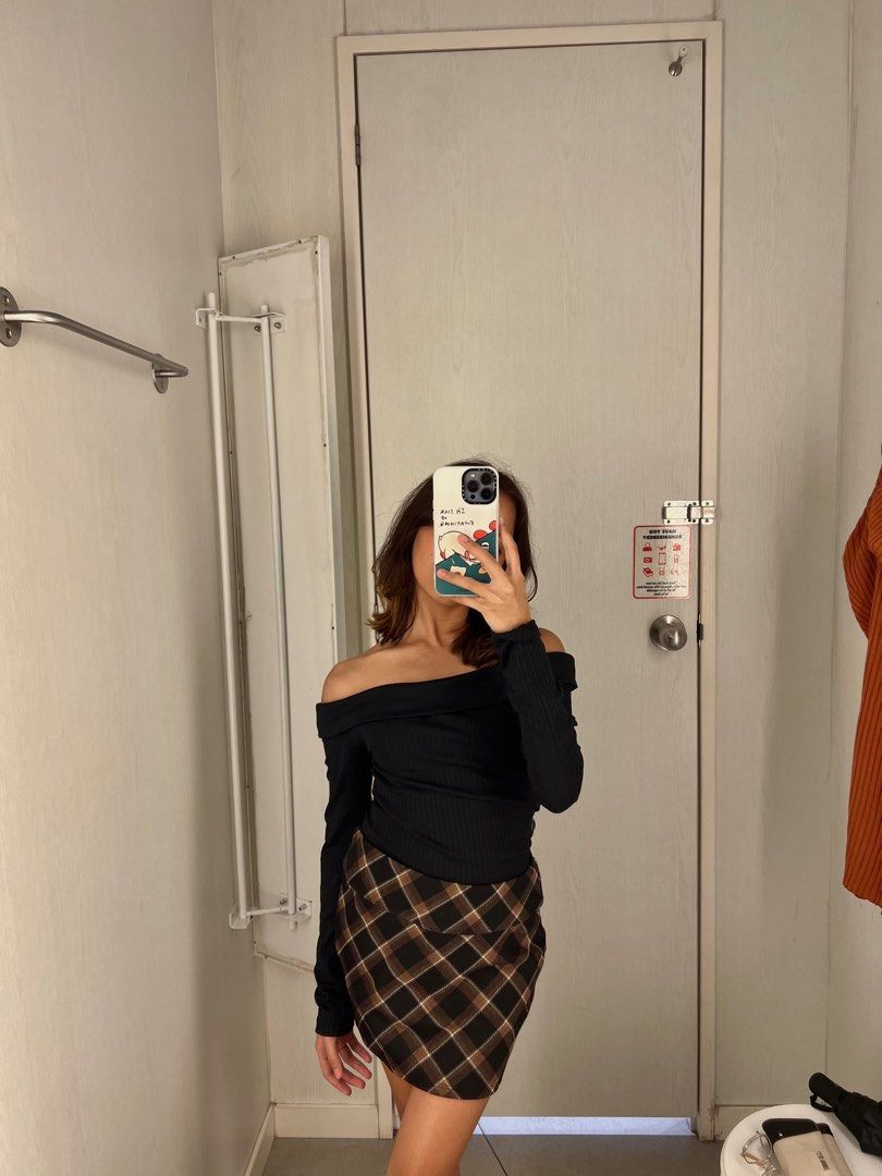 Off Shoulder Top (Category: Sleeveless) located in Manila. Submitted by scorpiomoon00 (Listing ID 1374216949, Image 3). Description: .
