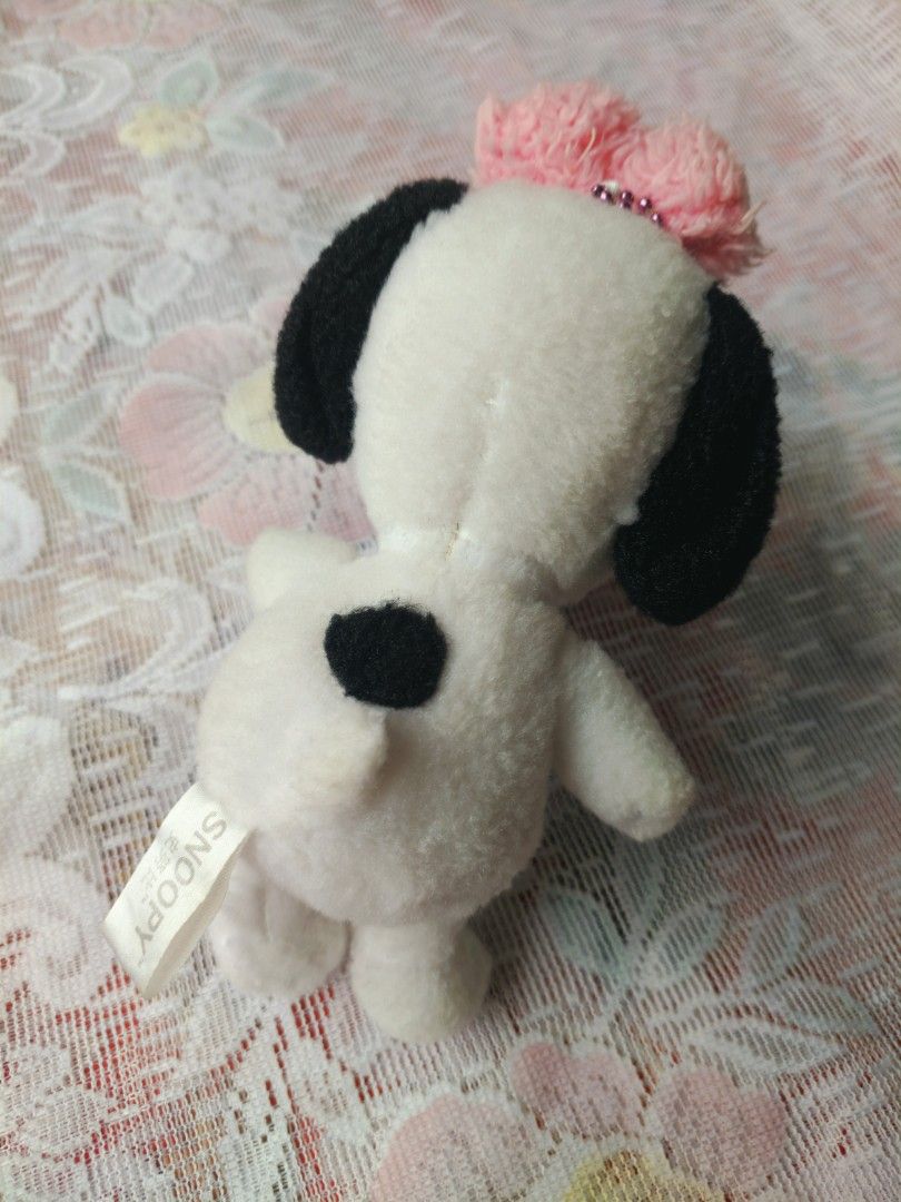 Peanuts Belle 5" - Snoopy's sister - plush charm (Category: Plushies & Soft Toys) located in Baguio. Submitted by tinkerjoystudio (Listing ID 1374291581, Image 2). Description: ♡ missing collar :// ~will provide replacement pink ribbon instead ♡ Official Peanuts tush tag (etiketa) ♡ clean, soft n fluffy for d girlies ♡ ball chain type charm.