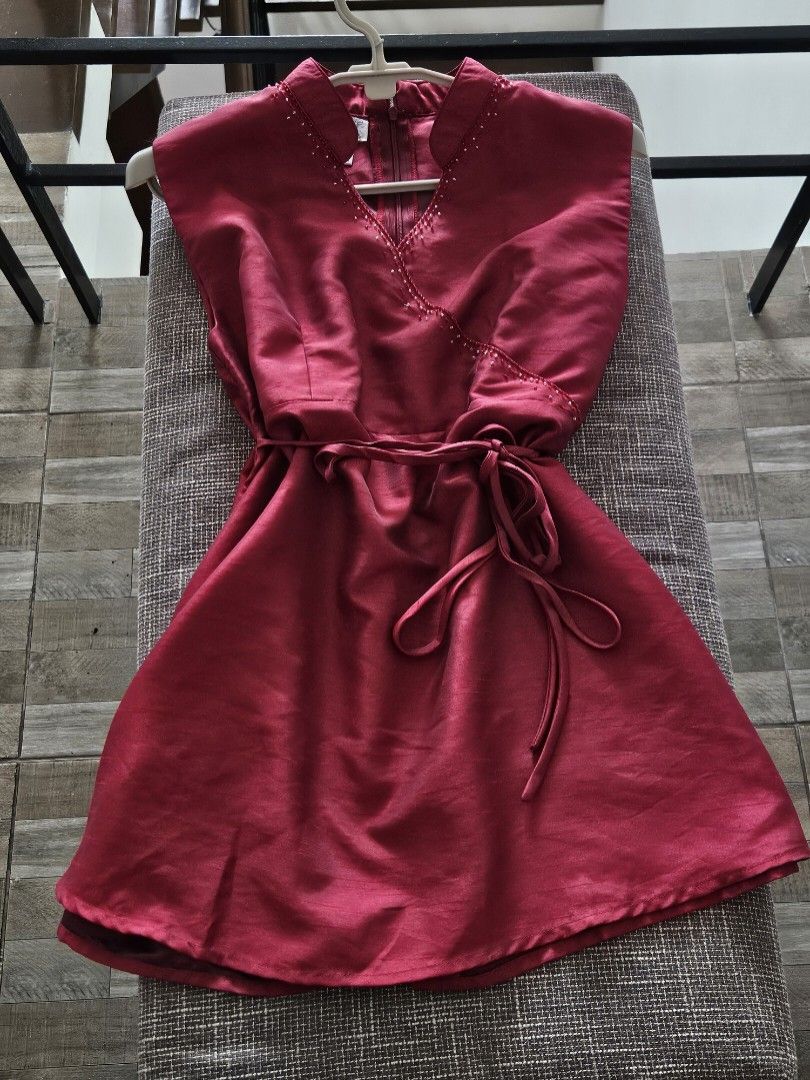 Red chinese collar maternity party top (Category: Maternity wear) located in Paranaque City. Submitted by cyclone08_23 (Listing ID 1374216095, Image 1). Description: .
