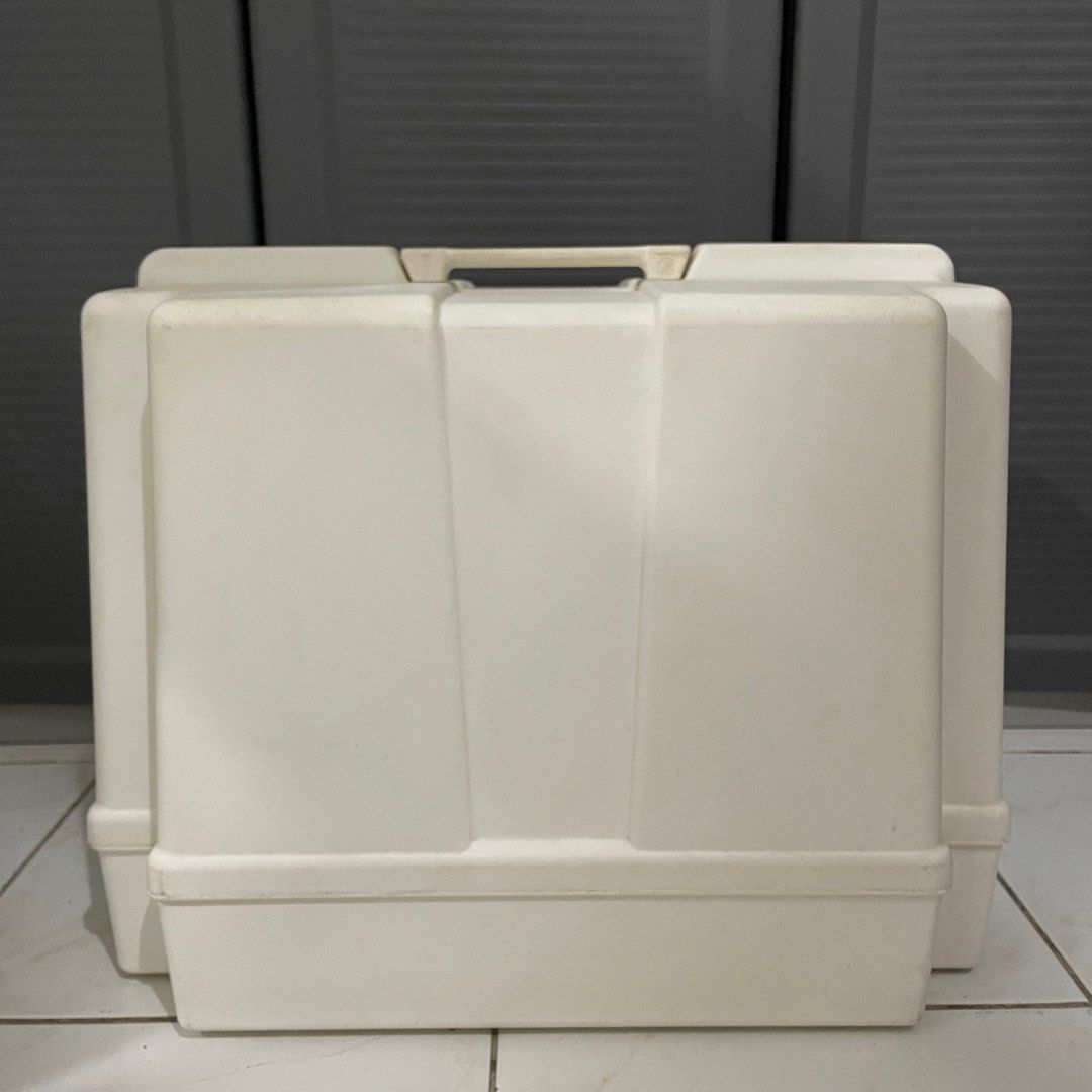 Sewing Machine Storage Box Organizer (Category: Storage Boxes & Baskets) located in Quezon City. Submitted by iywm_ (Listing ID 1374223376, Image 1). Description: ▪️see pics for size and condition ▪️rfs: decluttering ▪️shipping via grab/lalamove only.