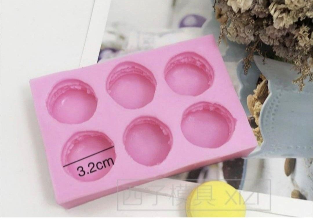 Silicone mould for baking65074079484673111