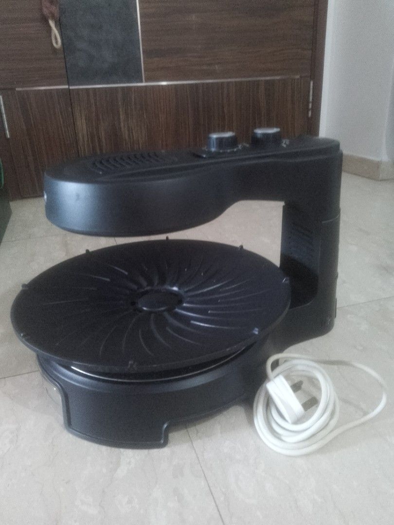 Smokeless BBQ grill (Category: Garage sale) located in Singapore. Submitted by popochanch34357 (Listing ID 1374221710, Image 2). Description: use like new original price is around $150 sell is $45 if you want it let me know.