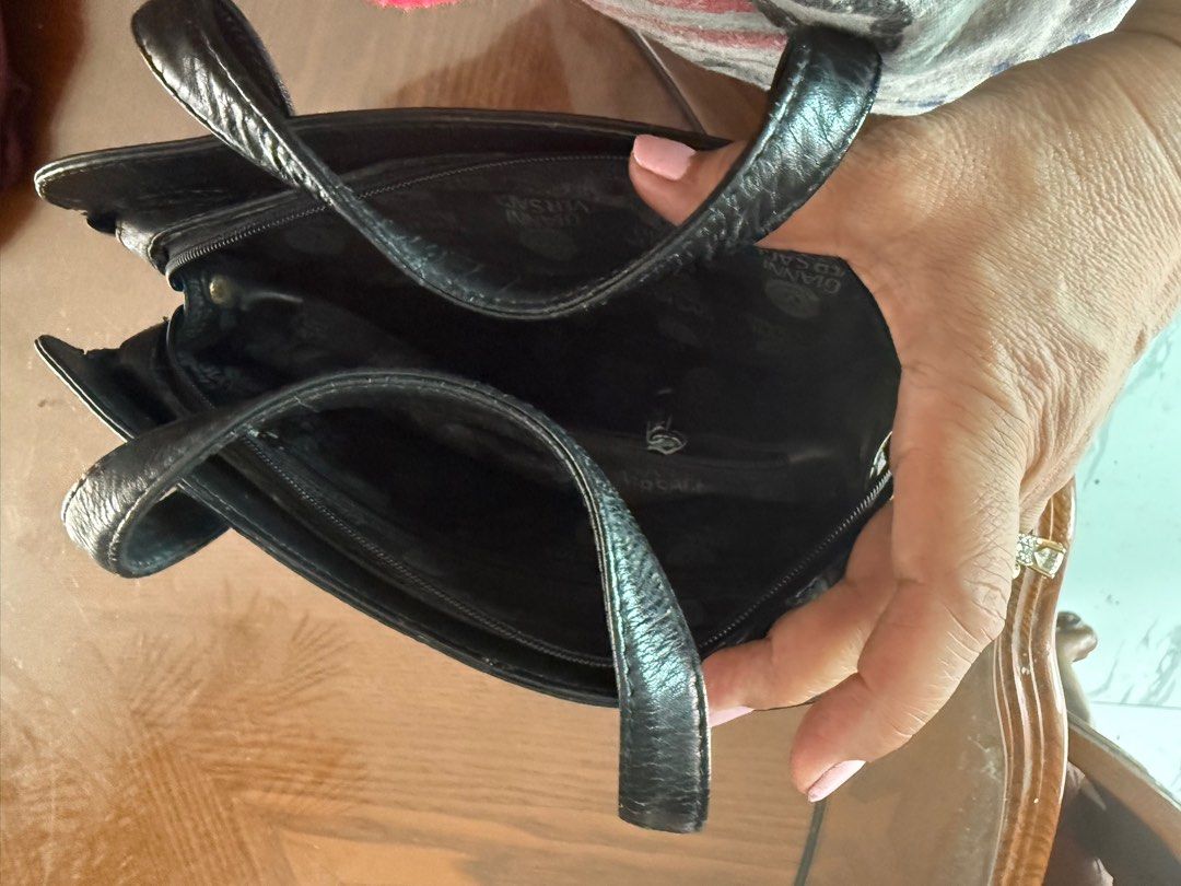 Top Handle Gianni Versace (Category: Luxury Bags & Wallets) located in Quezon City. Submitted by fabulousdealsbhl (Listing ID 1374168093, Image 3). Description: Well used very elegant top handle Gianni Versace bag. Selling it for only Php2000 + Shipping Fee .