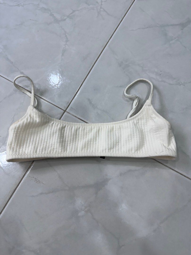 Triangl Bikini Top (Category: Bikinis & Swimsuits) located in Singapore. Submitted by iamherexoxo (Listing ID 1374236221, Image 1). Description: Only the bikini top - good condition only used once! Fully authentic Mailing +$3.