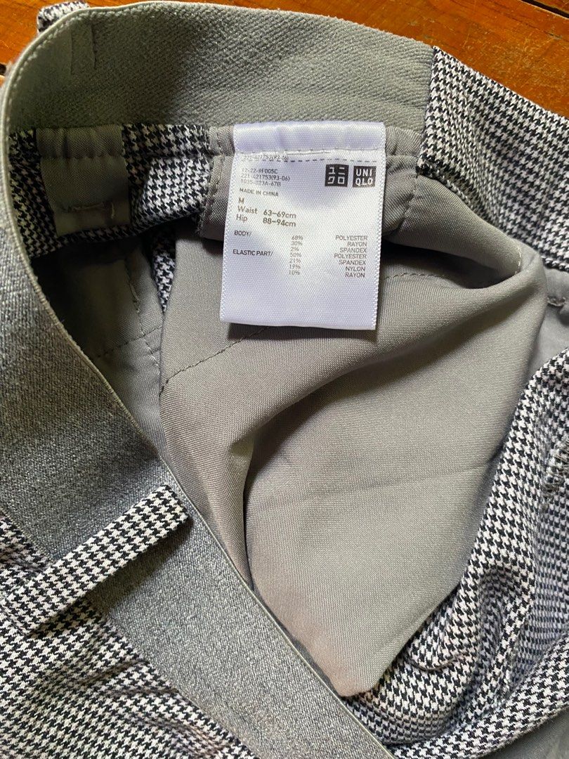 Uniqlo EZ bundle (Category: Other Bottoms) located in Tarlac. Submitted by browna9 (Listing ID 1374146097, Image 3). Description: Uniqlo ez ankle pants Bundle of two! In very good condition ( not fading) Med to semi large Nice fit & looks elegant Murang mura na mga kumare.