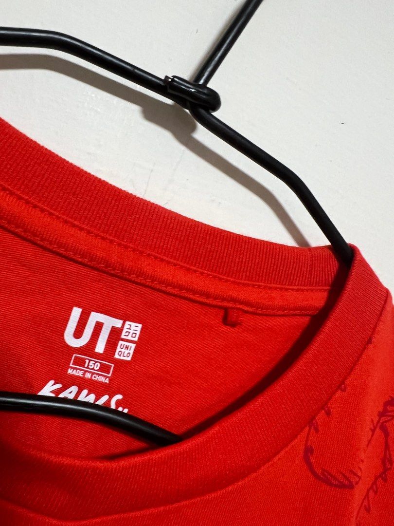 由 norichen (刊登 ID 1374167758，圖片 3) 提交，位於 基隆市 (Keelung) 的 Uniqlo x kaws 全新 大童短袖上衣 (類別：嬰兒及兒童流行時尚)，說明：胸圍43/衣長59，全新無吊牌 ⚠️自行看數據衡量是否合適，無實穿 ⚠️標籤、細節已拍攝，有疑慮勿購買 ⚠️售出不退換貨，有任何問題請先詢問。
