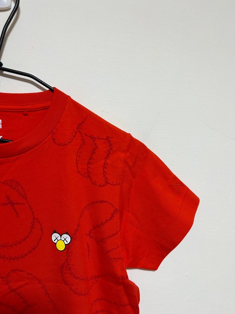 由 norichen (刊登 ID 1374167758，圖片 2) 提交，位於 基隆市 (Keelung) 的 Uniqlo x kaws 全新 大童短袖上衣 (類別：嬰兒及兒童流行時尚)，說明：胸圍43/衣長59，全新無吊牌 ⚠️自行看數據衡量是否合適，無實穿 ⚠️標籤、細節已拍攝，有疑慮勿購買 ⚠️售出不退換貨，有任何問題請先詢問。
