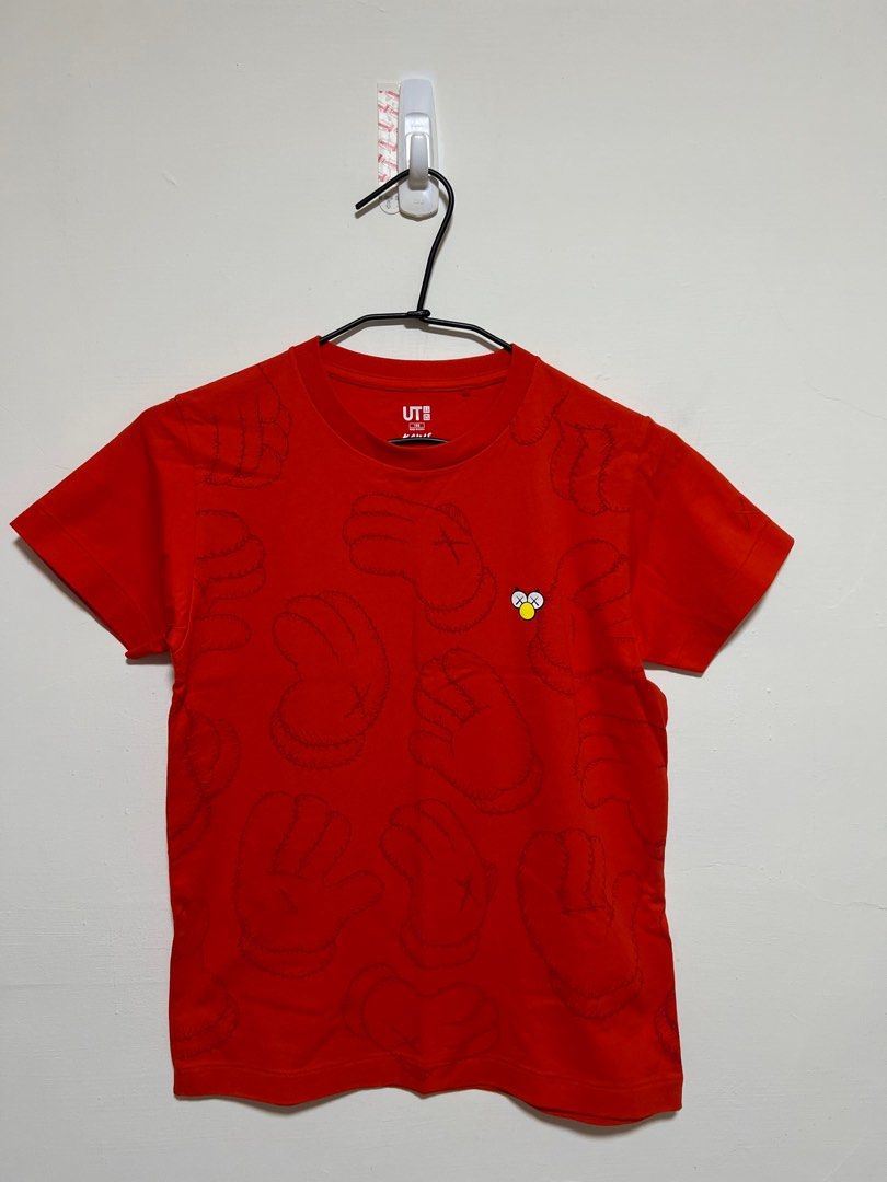 由 norichen (刊登 ID 1374167758，圖片 1) 提交，位於 基隆市 (Keelung) 的 Uniqlo x kaws 全新 大童短袖上衣 (類別：嬰兒及兒童流行時尚)，說明：胸圍43/衣長59，全新無吊牌 ⚠️自行看數據衡量是否合適，無實穿 ⚠️標籤、細節已拍攝，有疑慮勿購買 ⚠️售出不退換貨，有任何問題請先詢問。