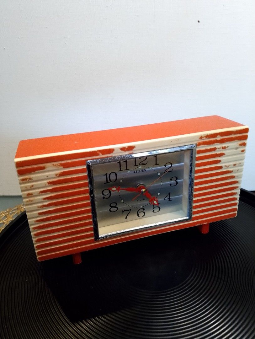 Vintage Citizen Handwind Alarm Table Clock (Category: Clocks) located in Binangonan. Submitted by stufflikedat (Listing ID 1374212149, Image 1). Description: Vintage Citizen Japan handwind or de susi (no battery needed) alarm table clock in excellent working condition, with paint chippings, discoloration and plastic chipping on the footing but still very presentable for 1.2k + shipping.